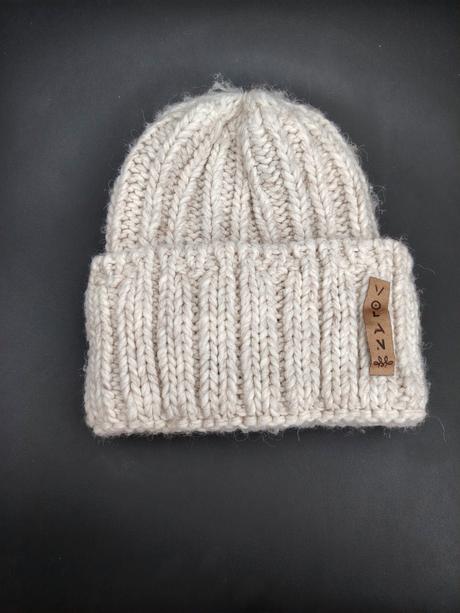 Béžová vlnená čiapka, 