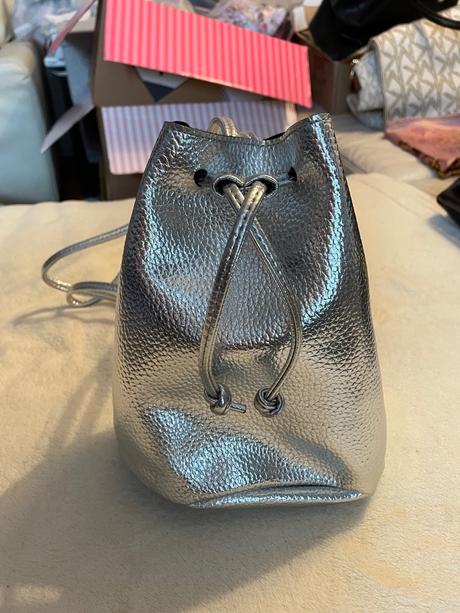 Kozmeticka vrecusko-kabelka pupa,