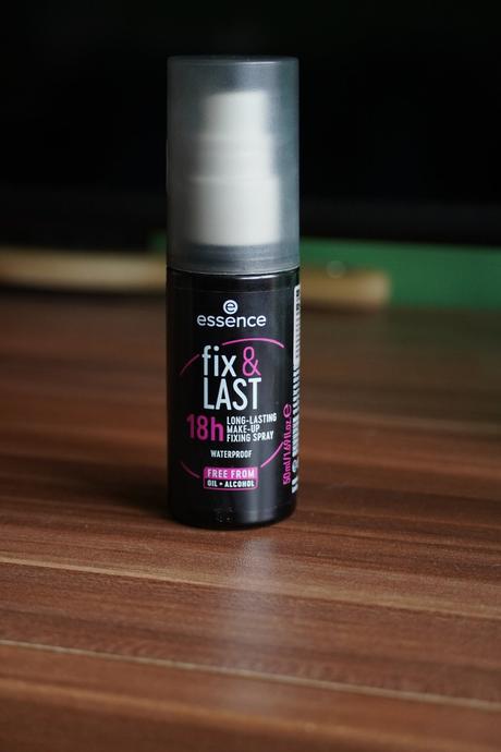 Fixačný sprej a podkladová báza essence,