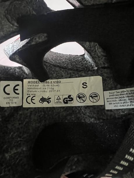 Prilba na bicykel, s