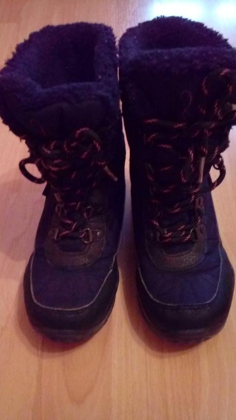 Čierne čižmy už aj s poštou., loap,30