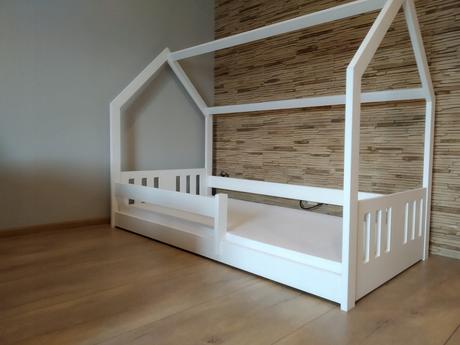 Drevená posteľ domček, šírka (cm): 80,dĺžka (cm): 180