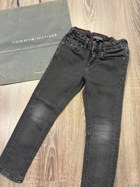 Tommy hilfiger cierne vysuchane rifle č.110, tommy hilfiger,110