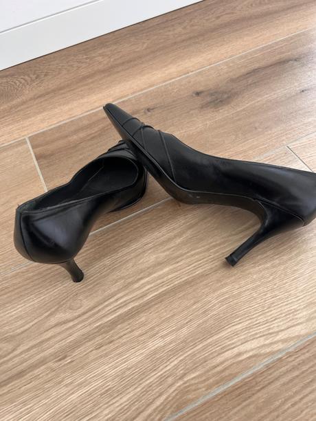 Čierne lodičky, 35