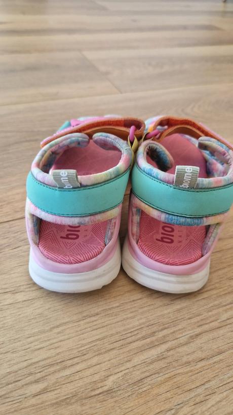 Sandalky 33 biomecanis ortopedicke, 33