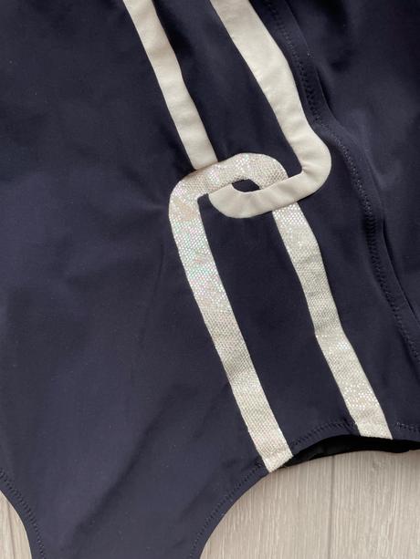 Nádherné plavky channelovského vzhľadu, xl