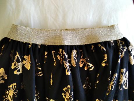 Krásna čierna sukňa so zlatými motylmi, 110