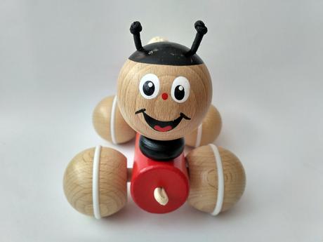 Drevený mravček na ťahanie aj úchop,