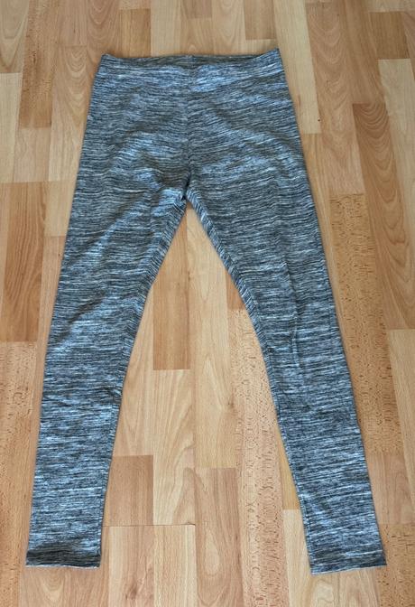 Svetlo sivé legíny, 38