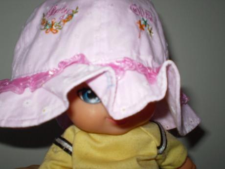 Klobúčiky nenosený na 1-2 roky, 98