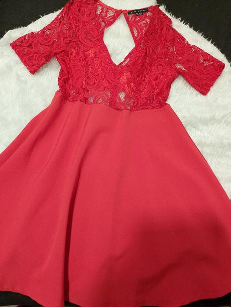 Krásne červené šaty, m