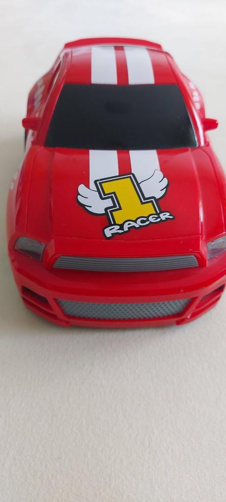 Racer 1 - auto na diaľkové ovládanie,