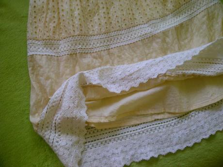 Suknicka s cipkou hackovanou a madeira, c&a,42