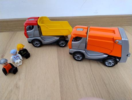 Smetiarske a nákladné auto,