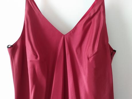 Jednoduché bordove šaty, 42