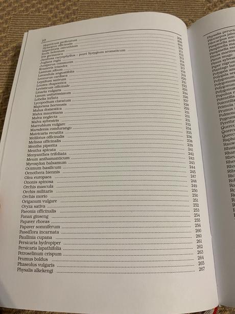 Fytoterapia z pera lekára karol mika  stála 35 eur, 