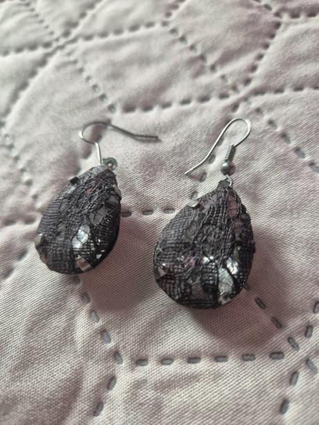 Náušnice s krajkou, 