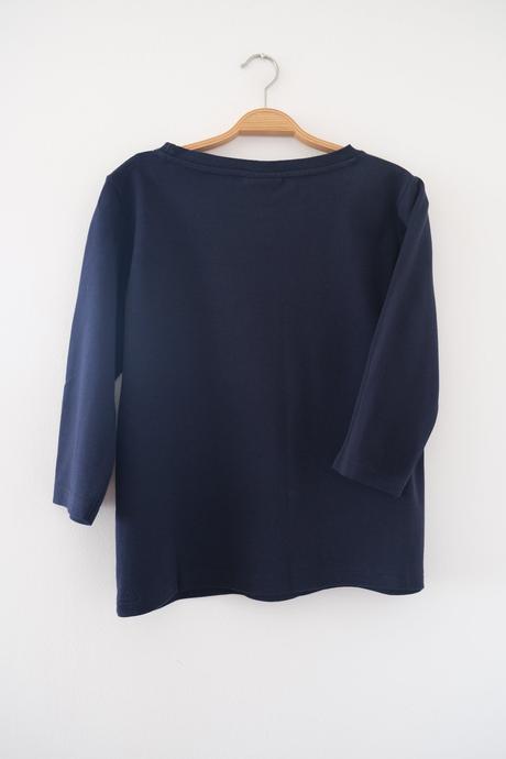 Tmavomodré tričko, 38