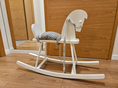 Hojdaci konik biely, 