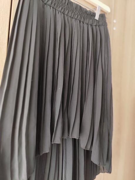 Asymetricka sukna red queen, s