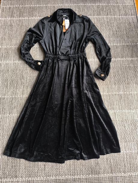 Zamatové šaty, timeout