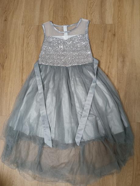 Slávnostné šaty, 134