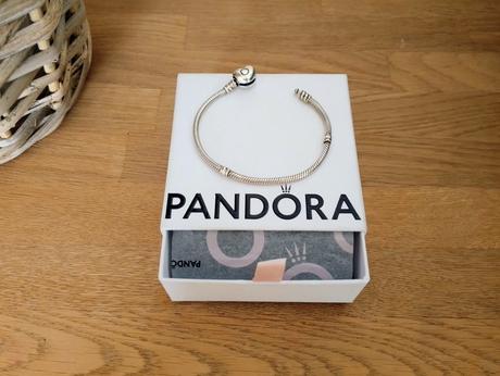 Pandora, pandora