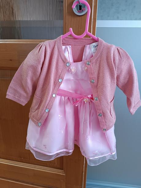 Slávnostné šatôčky, 68