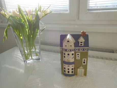 Keramický svietnik domček v zelenom prevedení, 