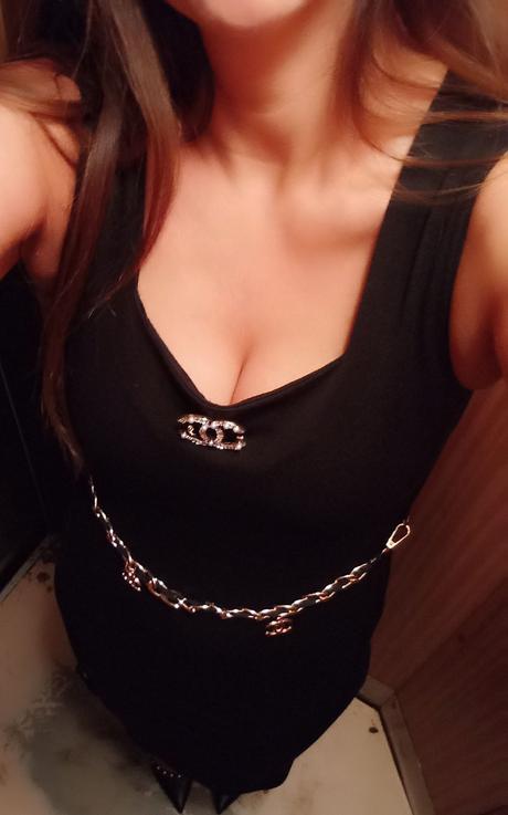 Luxusné šaty s opaskom, m