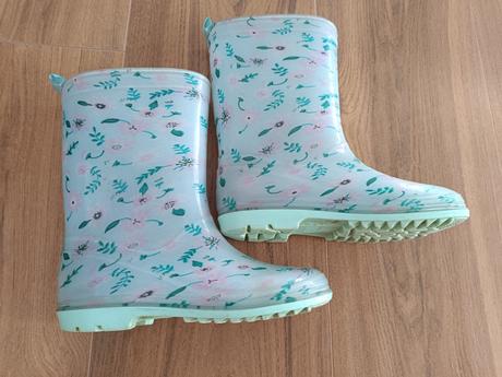 Kvetovane gumaky, 34