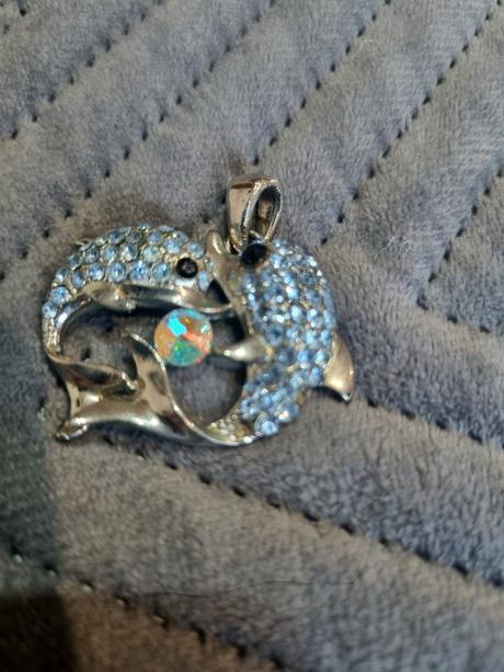 Prívesok delfín so swarovski krištalom,