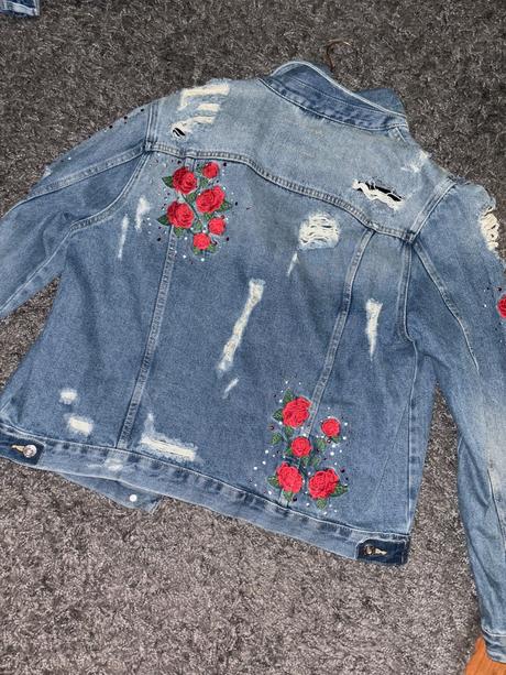Dámska riflová bunda s vyšívanými ružami, xl