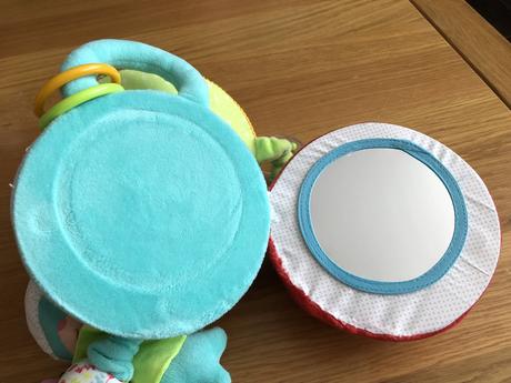 Vulli svet plný prekvapení žirafy sophie la girafe,