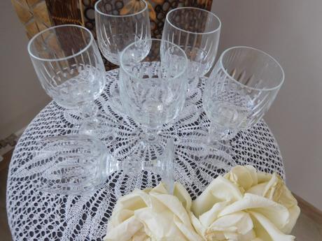 Sklenené poháriky jemne brúsené-6 kusov top stav, 