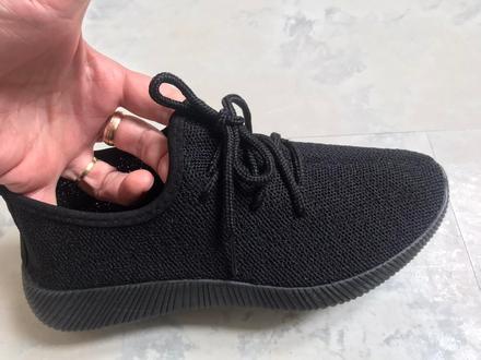 Ľahúčke tenisky, 37