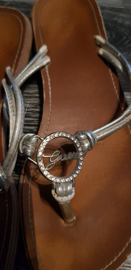 Guess slapky, guess,38