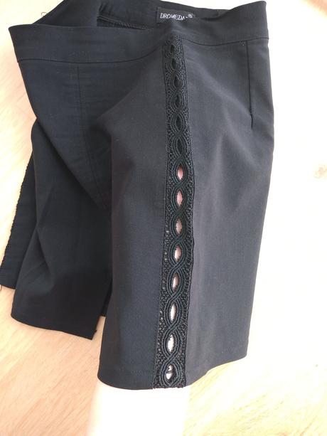 Čierna mini sukňa, s