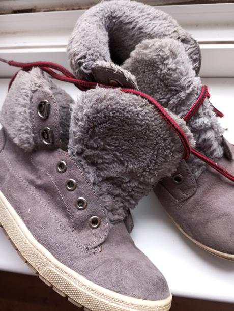 Topánky s kozusinou, 32