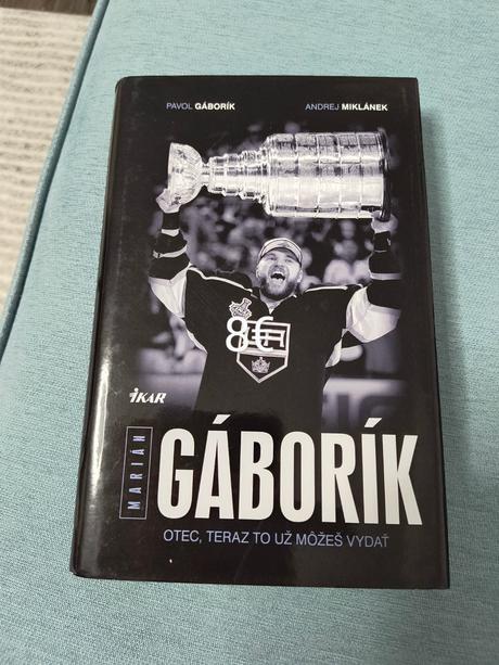 Rôzne knihy o hokejistoch, 