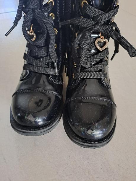Lakované topánky, 27