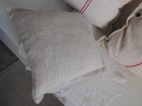 Vankúše menšie , vačšie, podlhovasté,, 