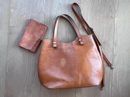 Kožená kabela a kabelka zdarma, 