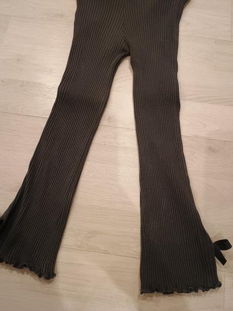 Predám rebrované legíny, 104