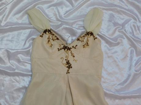 Velmi pekne spoločenske saty, 34