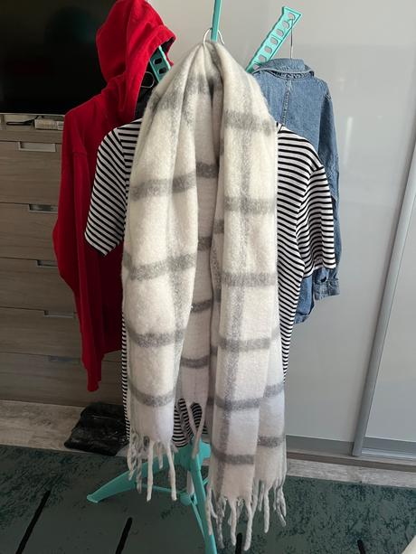 Teplý šalik, bershka