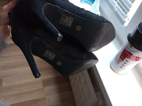 Výpredaj,,, nové čižmy veľkosť 40, 39