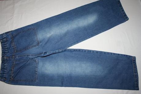 Chlapčenské tmavomodré rifle, 134