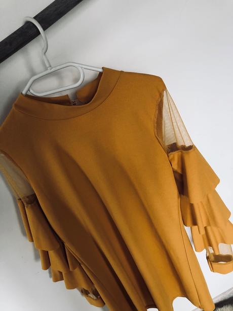 Zaujímavé šaty, s