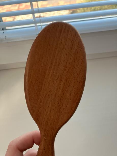 Kefa na vlasy so štetinami z diviaka,